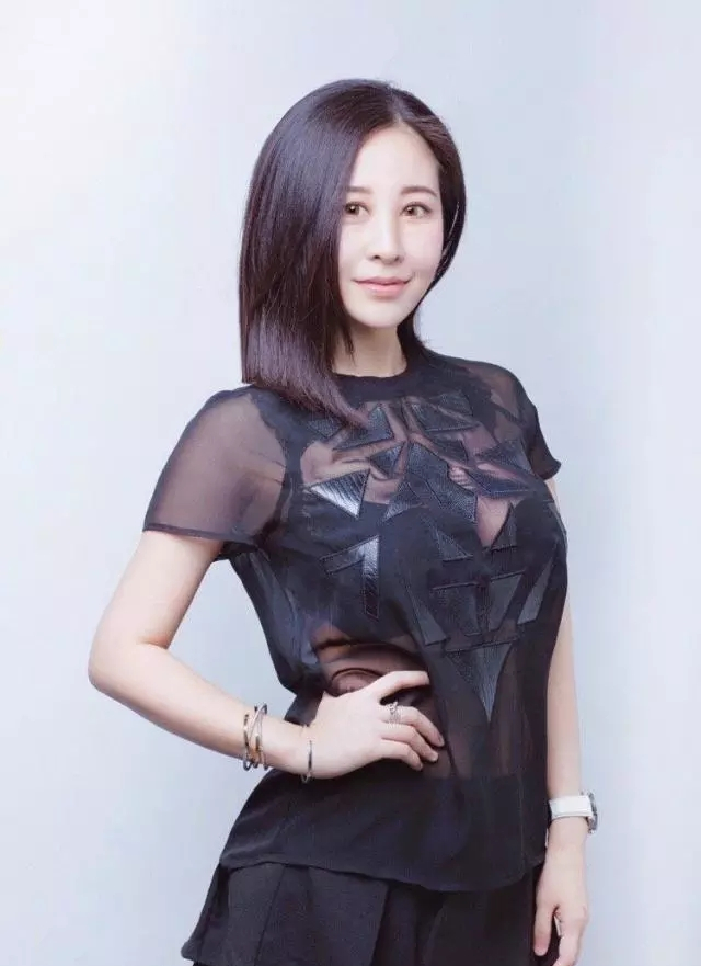 最漂亮台球裁判,凭傲人身材走红,30岁仍单身拥有北大学历