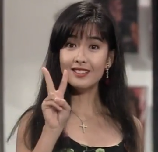 周慧敏当年在节目中被人揩油?最后还比了一个剪刀手