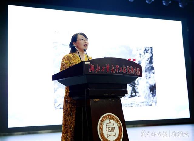 全国道德模范谭之平做客湖北高校,与大学生谈感恩