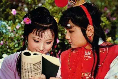 《红楼梦》中贾宝玉为什么要给林黛玉讲耗子精的故事?