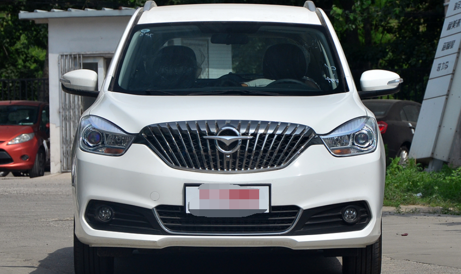 海马v70硬朗干练的设计风格,整车造型厚重感中添加一丝时尚