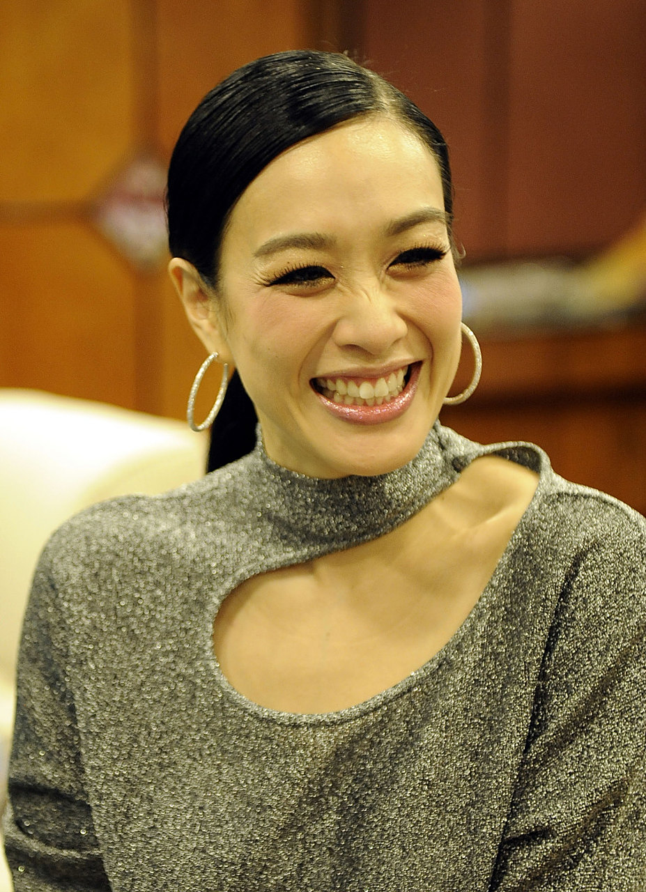 近日,钟丽缇在社交平台被网友偶遇.