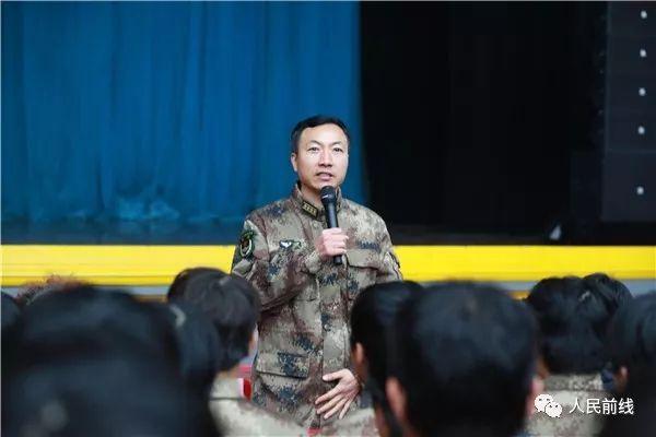 基地袁建新政委现场点评.