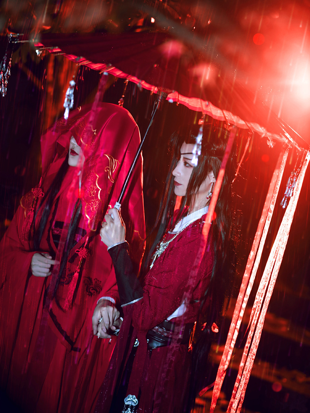 天官赐福花怜cos:你就是与君山这带掳走十七位新娘的鬼新郎?