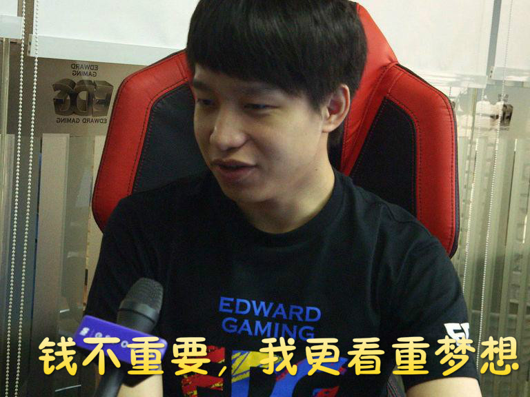 老岳表示:厂长是唯一一个拥有edg股份的队员!