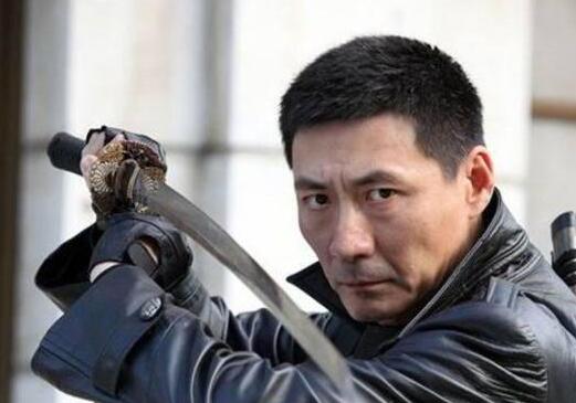 9个明星拿长刀,冯小刚有型,谢霆锋依然帅,最霸气不是霍建华!