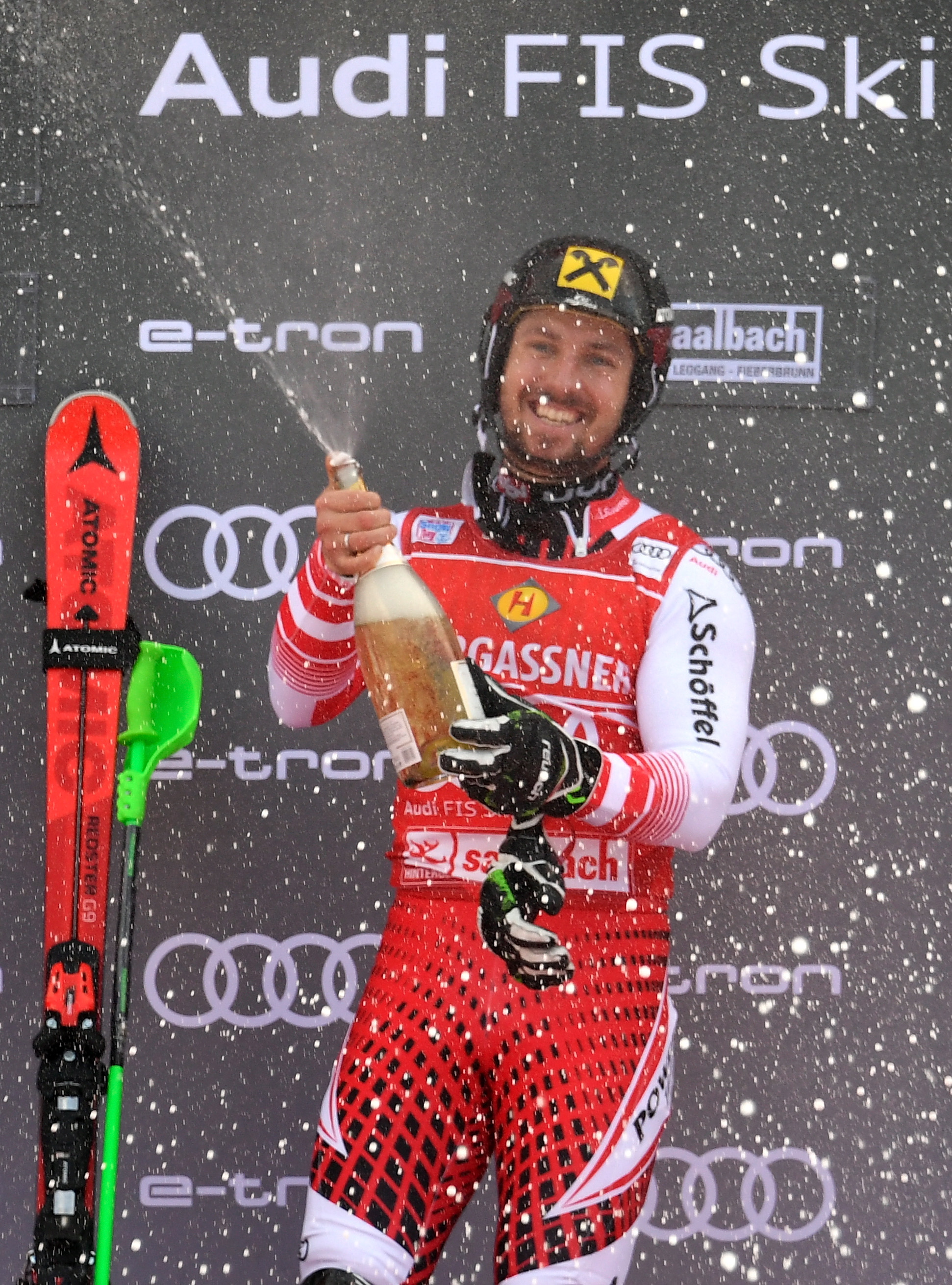 高山滑雪——世界杯萨尔巴赫站:男子回转希尔斯赫夺冠(2)