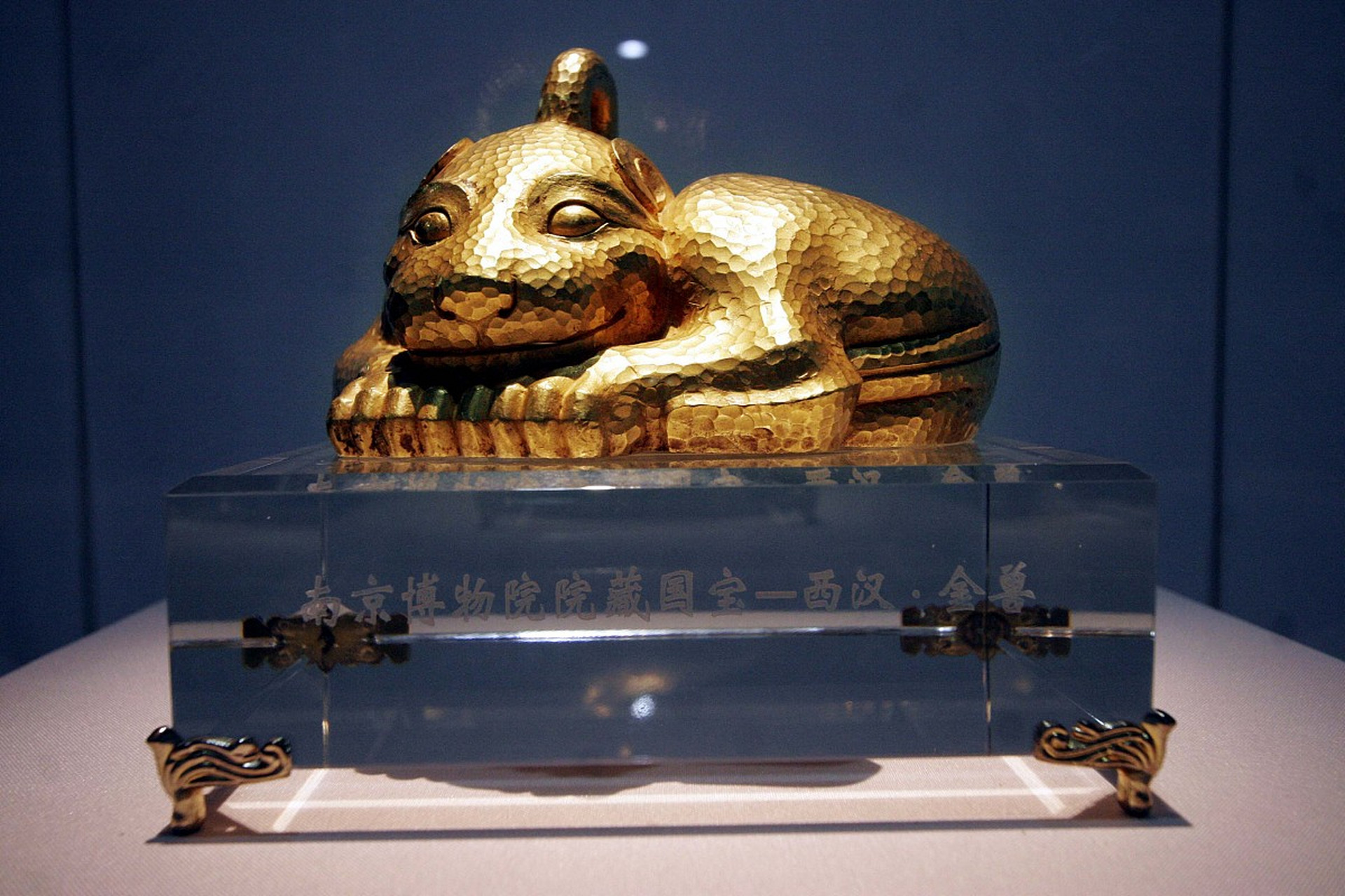 历史博物馆的镇馆之宝有唐·鎏金鹦鹉纹提梁银罐,秦·秦始皇陵兵马俑