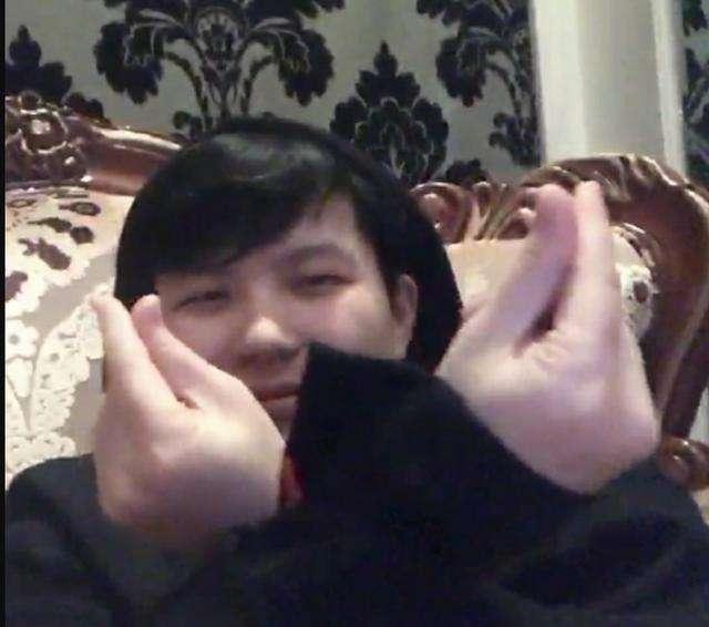 周二珂斗鱼直播带"男友"见观众老爷!水友直呼:恋爱了恋爱了!