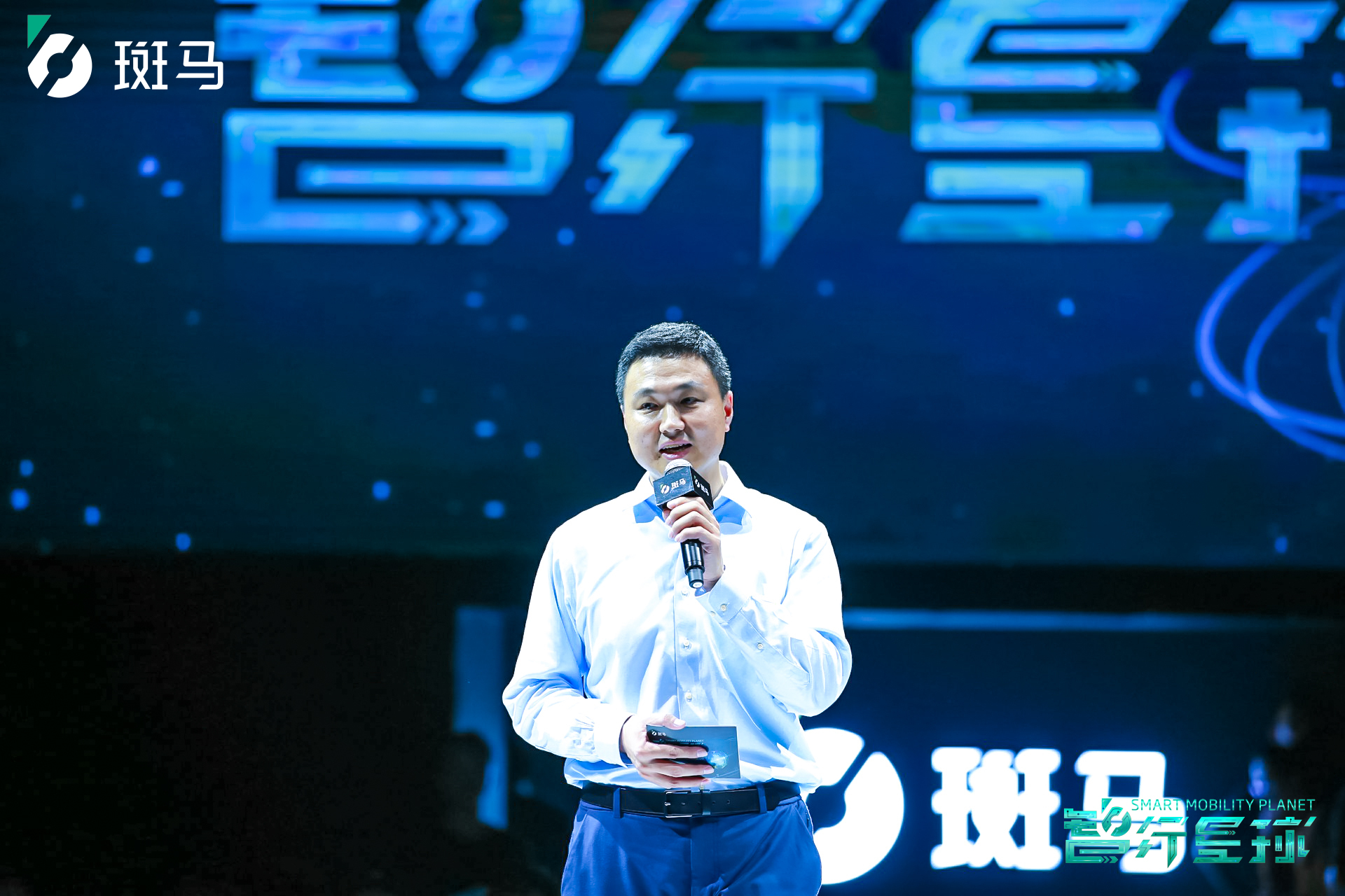 斑马发布ar-driving技术,成立互联网汽车在线服务联盟