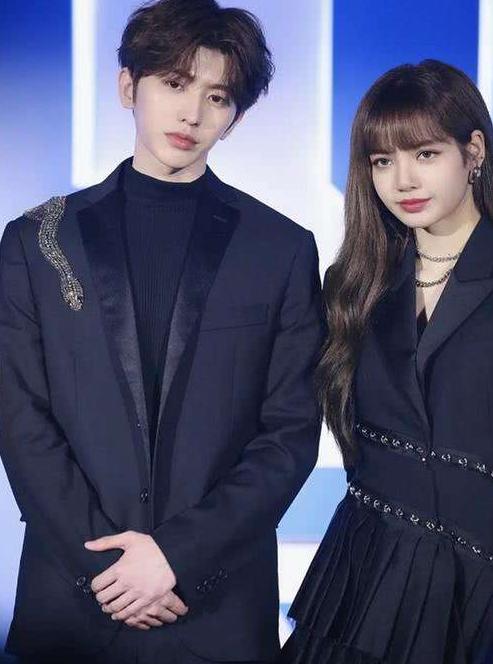 lisa与蔡徐坤迷之互动引猜测,网友认为他们俩在暗戳戳的发糖