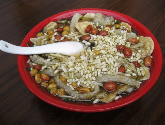 福宝山莼菜相传为古代神山所赐,是水中一珍,自晋代以来为历朝皇宫御案