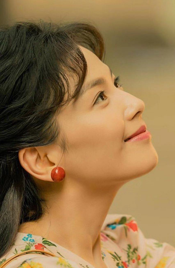 不装嫩反被赞,41岁刘涛不走寻常路,复古风新造型她太美了