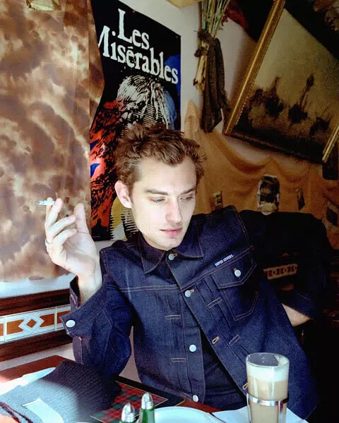 电影中的美少年与沧桑大叔:有时候只差一把水枪的距离!