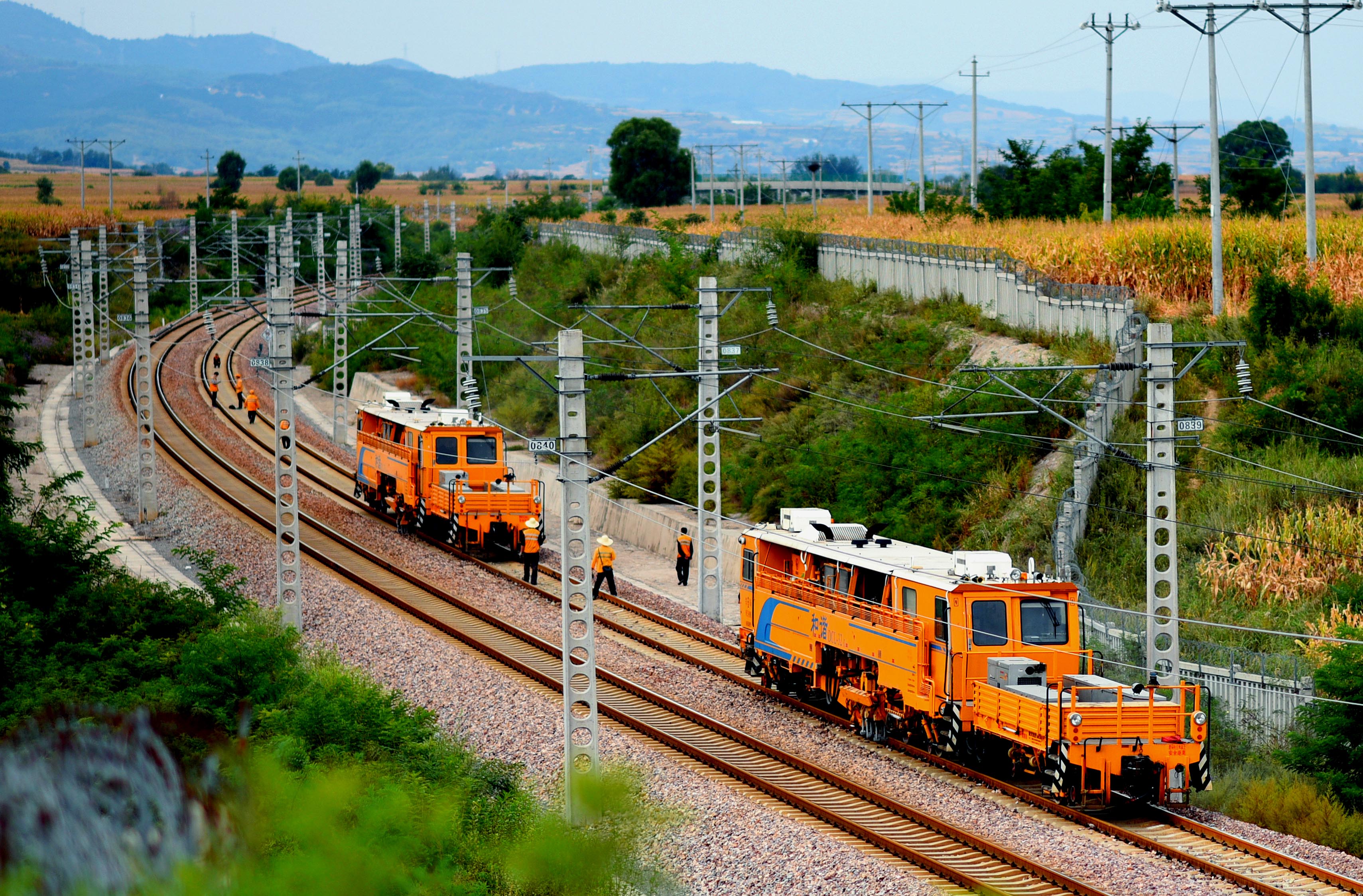 瓦日重载铁路进行"正骨疗伤"(3)