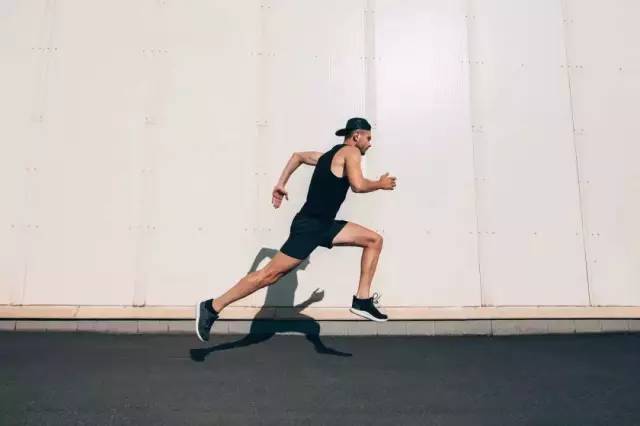 跑步时脚步声太大?这可能正是你受伤的原因!