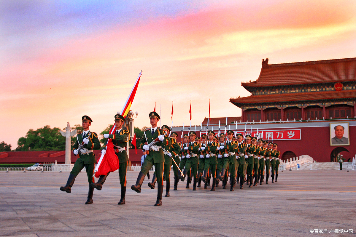 《元旦观天安门升旗仪式》外一首 作者:邱若悟