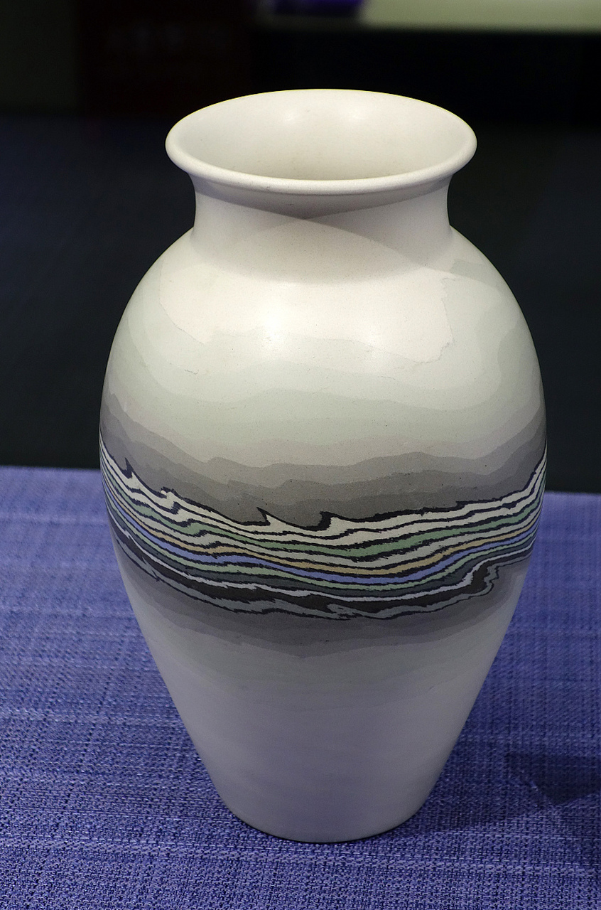 30年前,陶瓷人柴战柱为恢复千年之前的绞胎瓷,卖掉了电视机,柜子