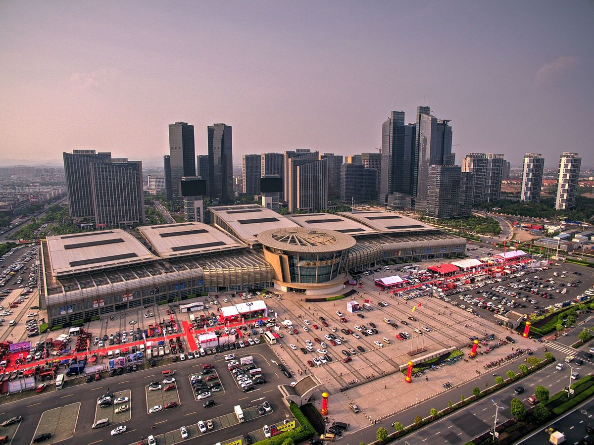 永康,隶属于金华市,2017年6月,永康市被命名国家卫生城市.