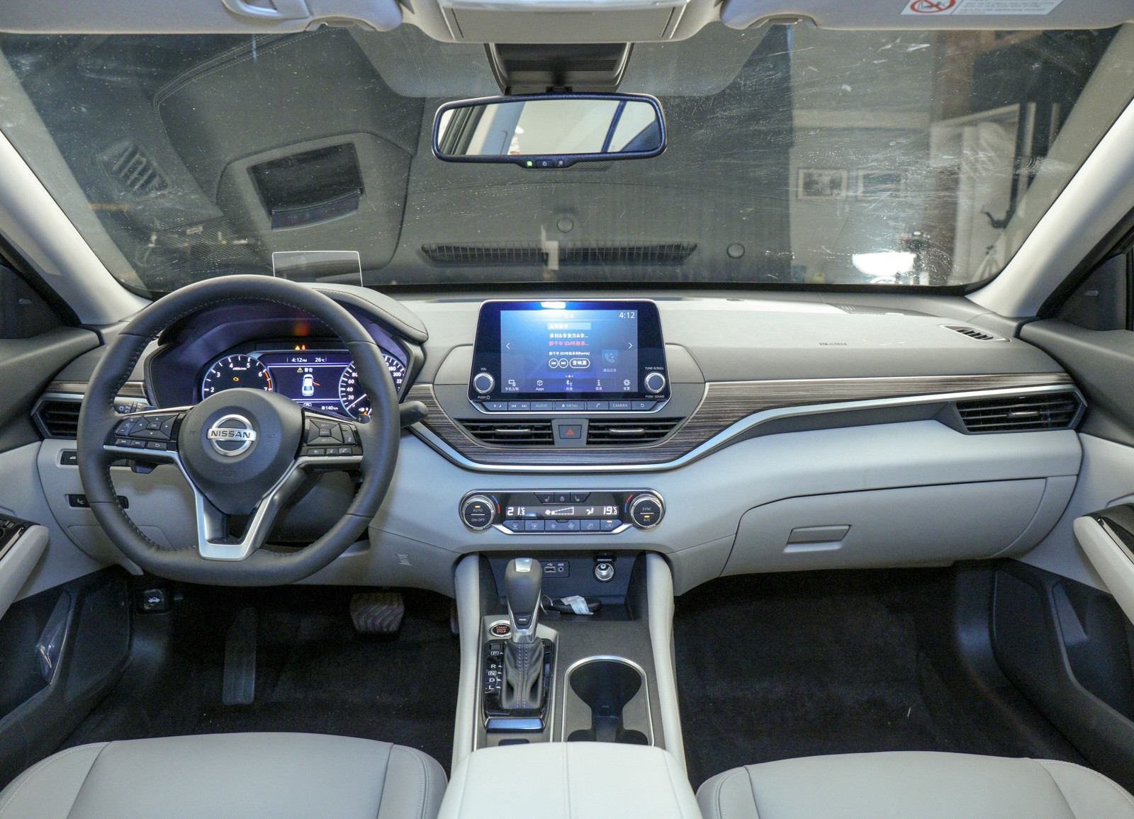 对日产天籁外观和内饰的品鉴