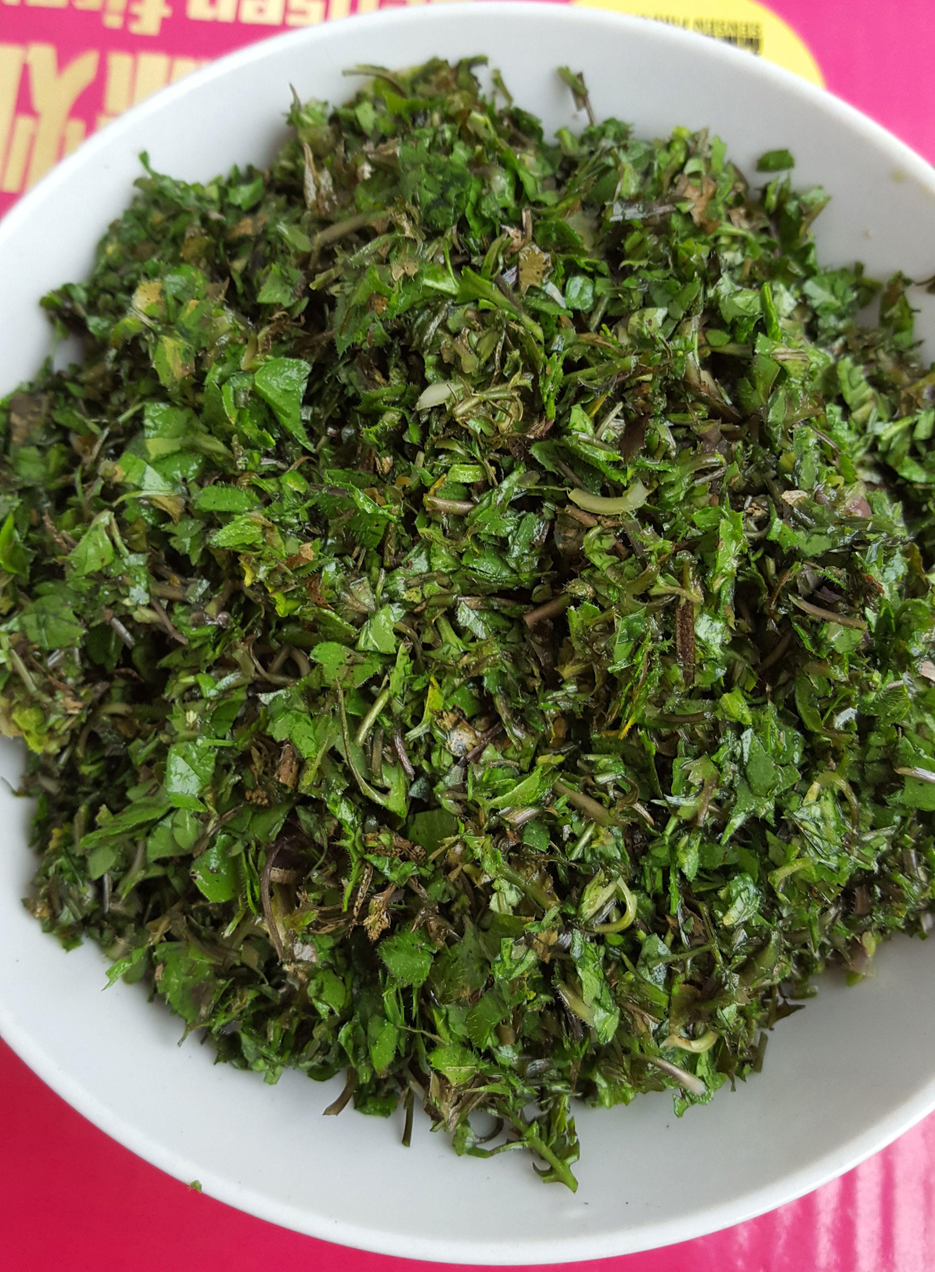 这种野菜拿来包饺子,一家老小都爱吃