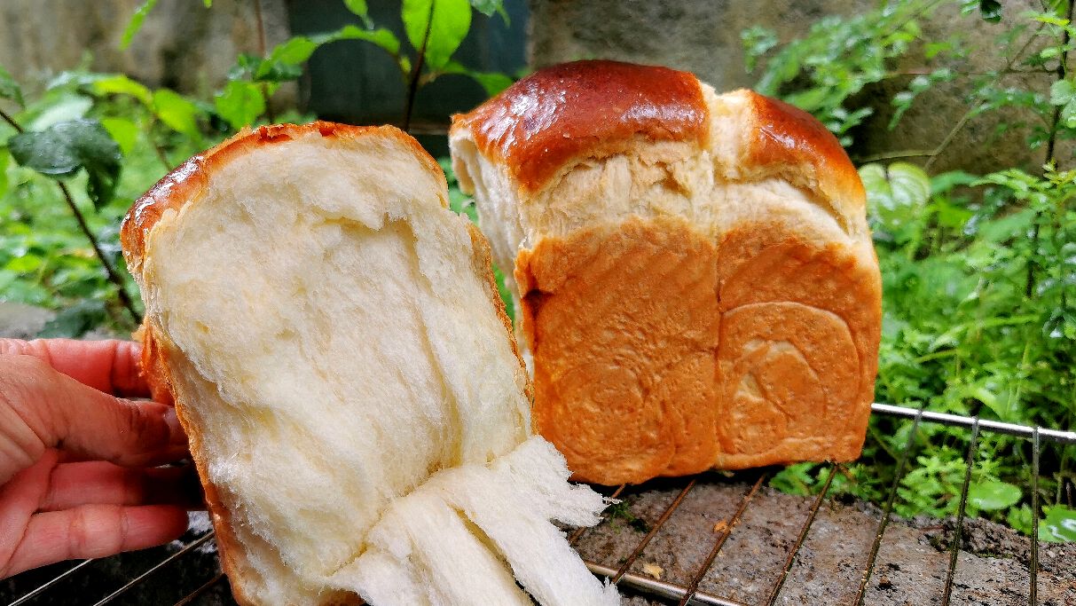 吐司面包最简单的做法,纯手工7分钟轻松出手套膜,出炉柔软又拉丝