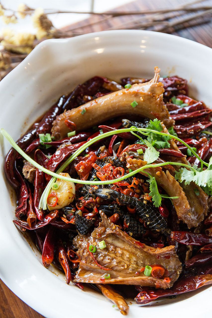 想知道怎么做这道美味的皮条鳝鱼吗?没问题,跟着我一起来揭秘!