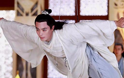 明星吊威亚,赵丽颖让人心疼,霍建华十分搞笑,而她就像仙女下凡