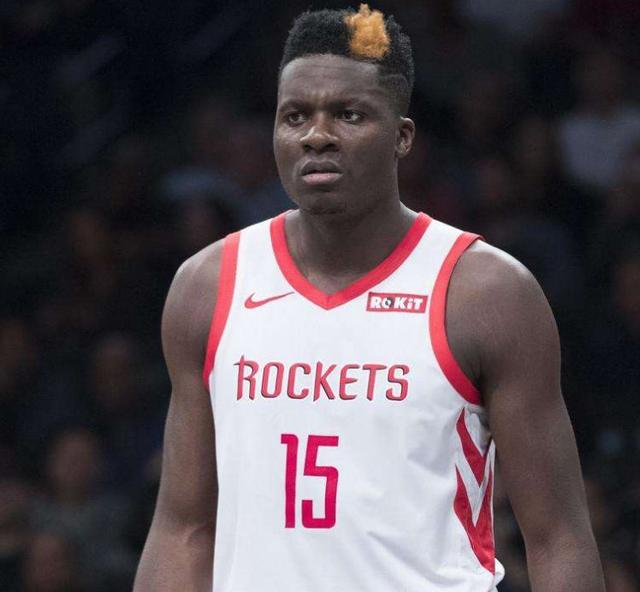 卡佩拉半小时发21条微博与网友互动,网友:剪掉黄毛,饼皇回应了