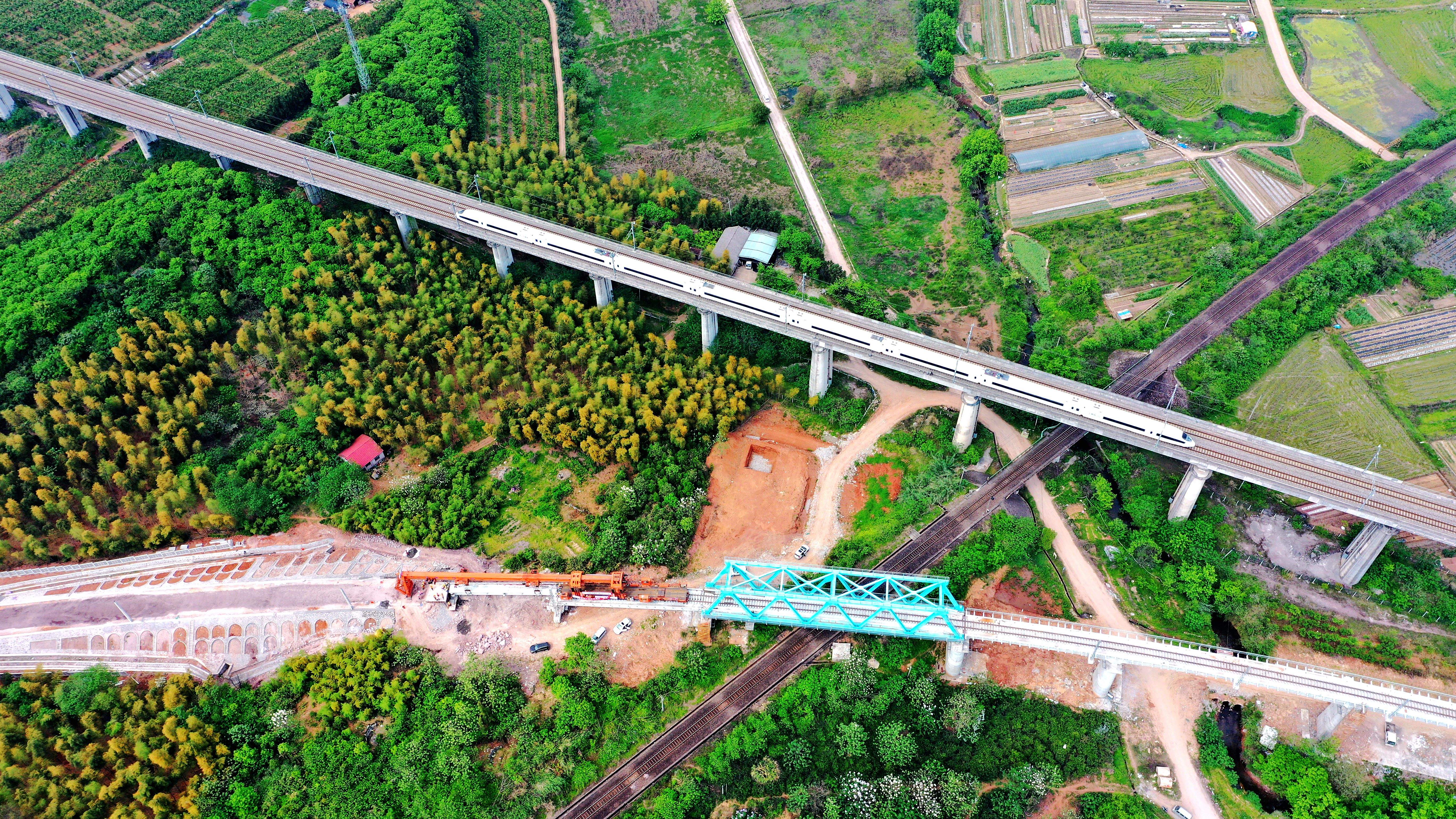 浙江金台铁路永康江特大桥顺利贯通