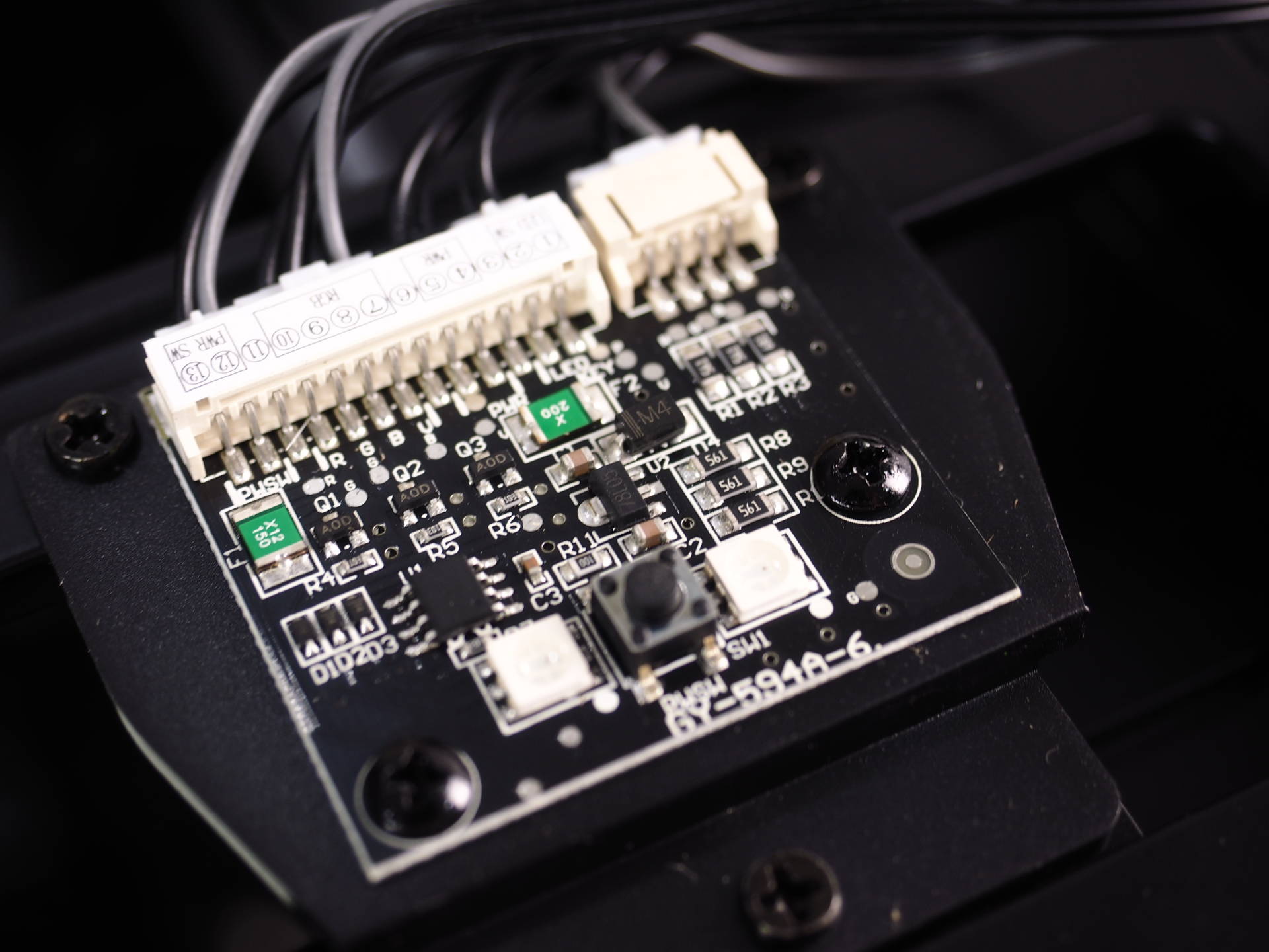 直男美学:phanteks 追风者 etg 515流光银 机箱