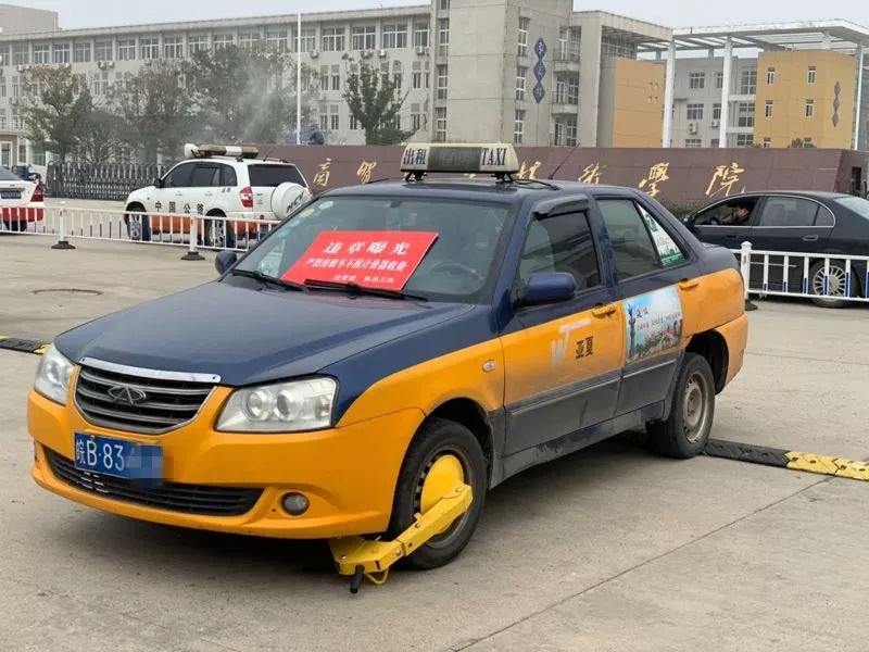 突击!暗访芜湖高校园区,出租车不打表被当场逮住,大快人心