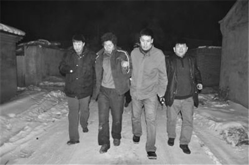 80年代吕海鹰团伙持枪作案多起,最后却命丧于一家四口