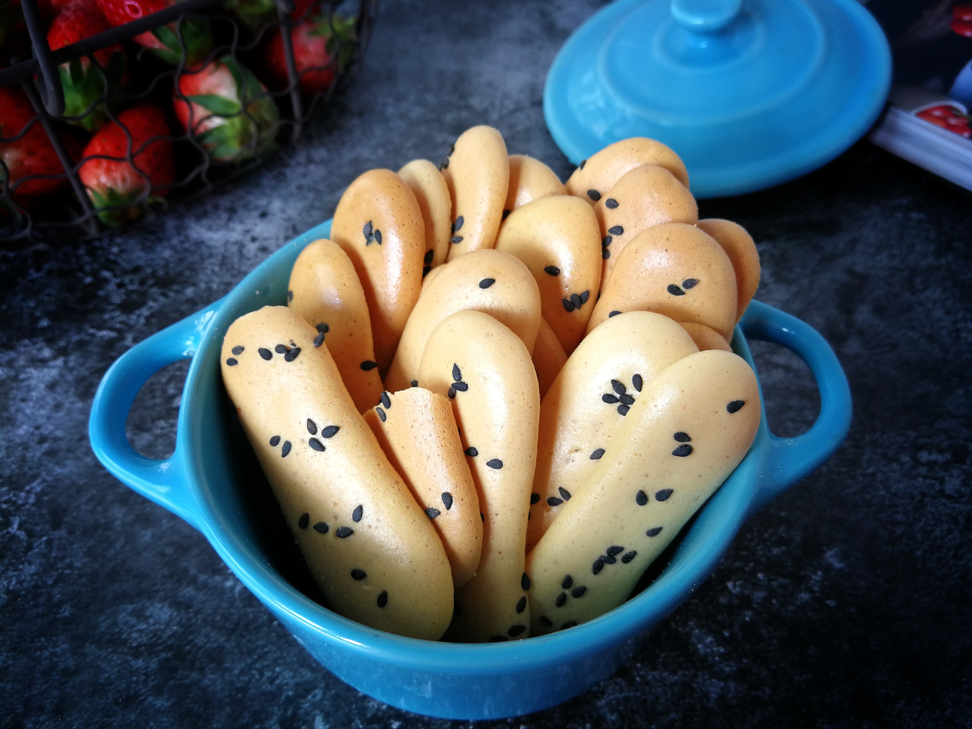 自制酥脆香甜的蛋黄饼干,低糖无油零添加,孩子最喜欢的小零食
