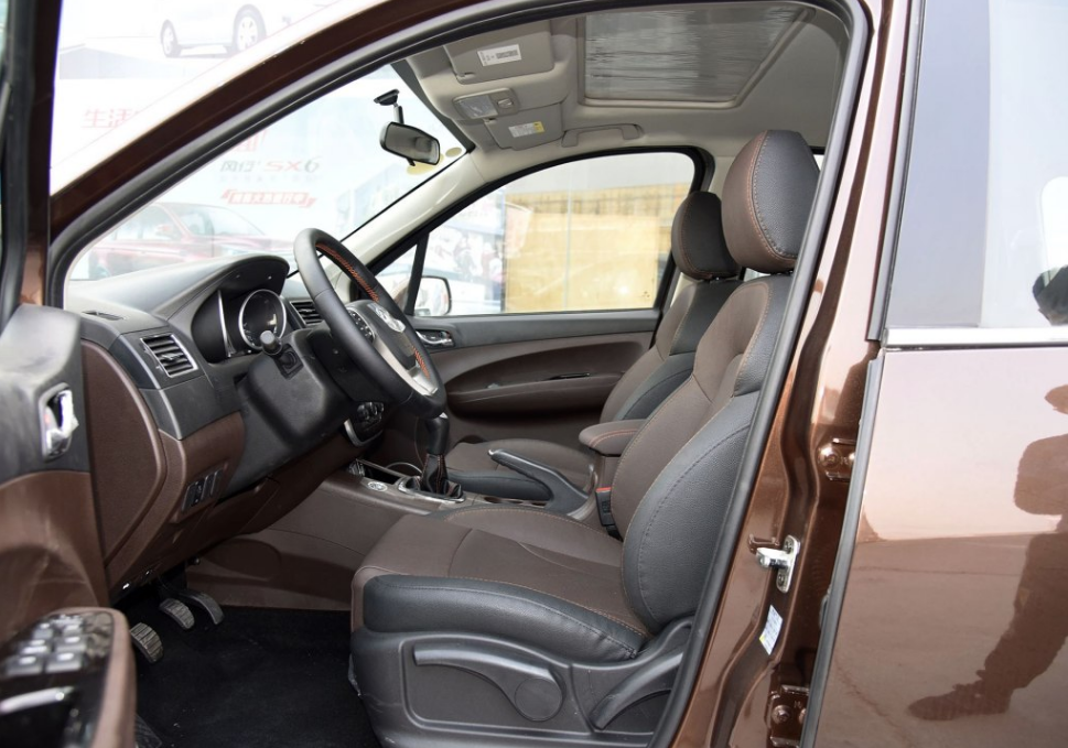 是不用多说了,很好,坐着非常自在,影音系统挺好用,景逸x3外形设计大方