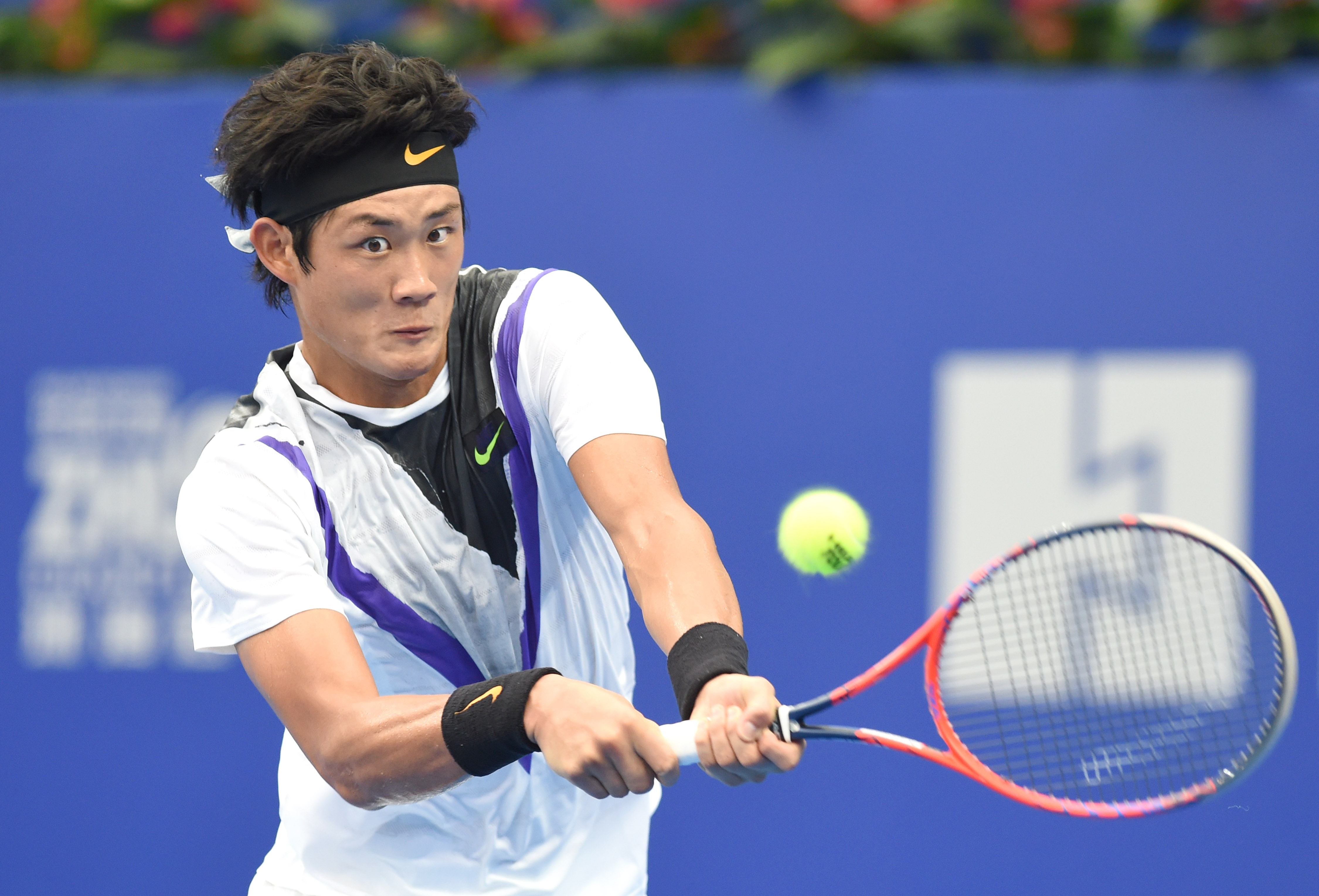 网球——珠海网球冠军赛:张之臻晋级