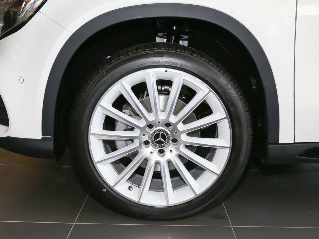 限量版奔驰gla,27万,2.0t发动机,颜值迷人