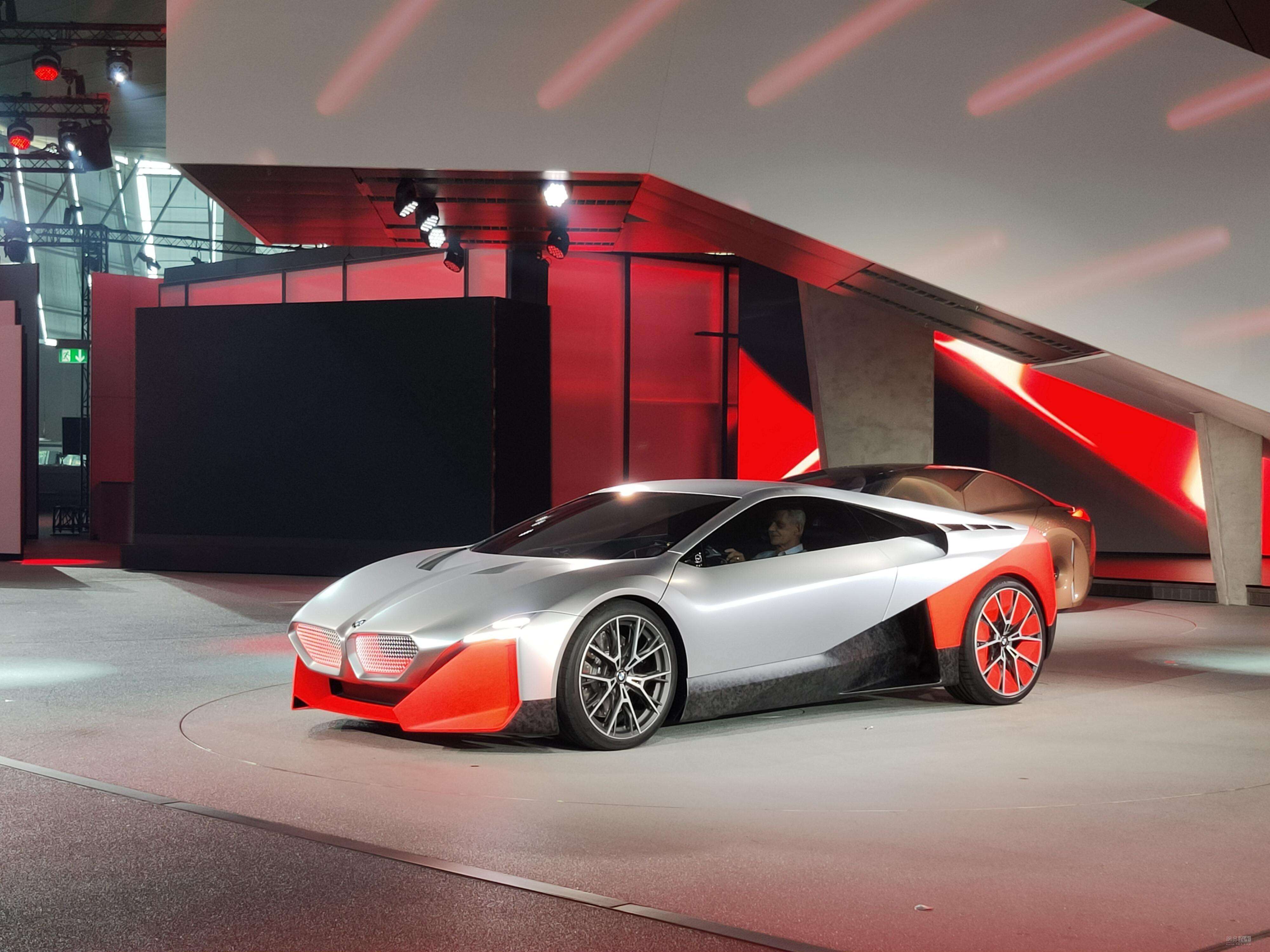 宝马 vision m next概念车,使我们想起了未来的娱乐空间