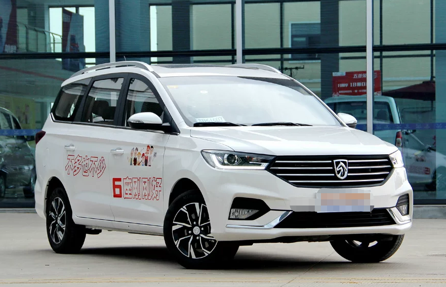 上汽通用五菱-宝骏360白,车型显得沉稳吗,独特的审美观