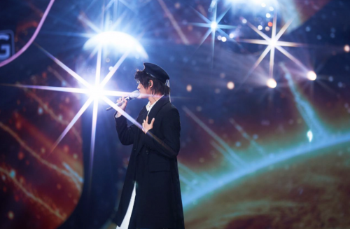 杨洋登上湖南书双十一晚会,新发型够吸睛,结果却是假发?