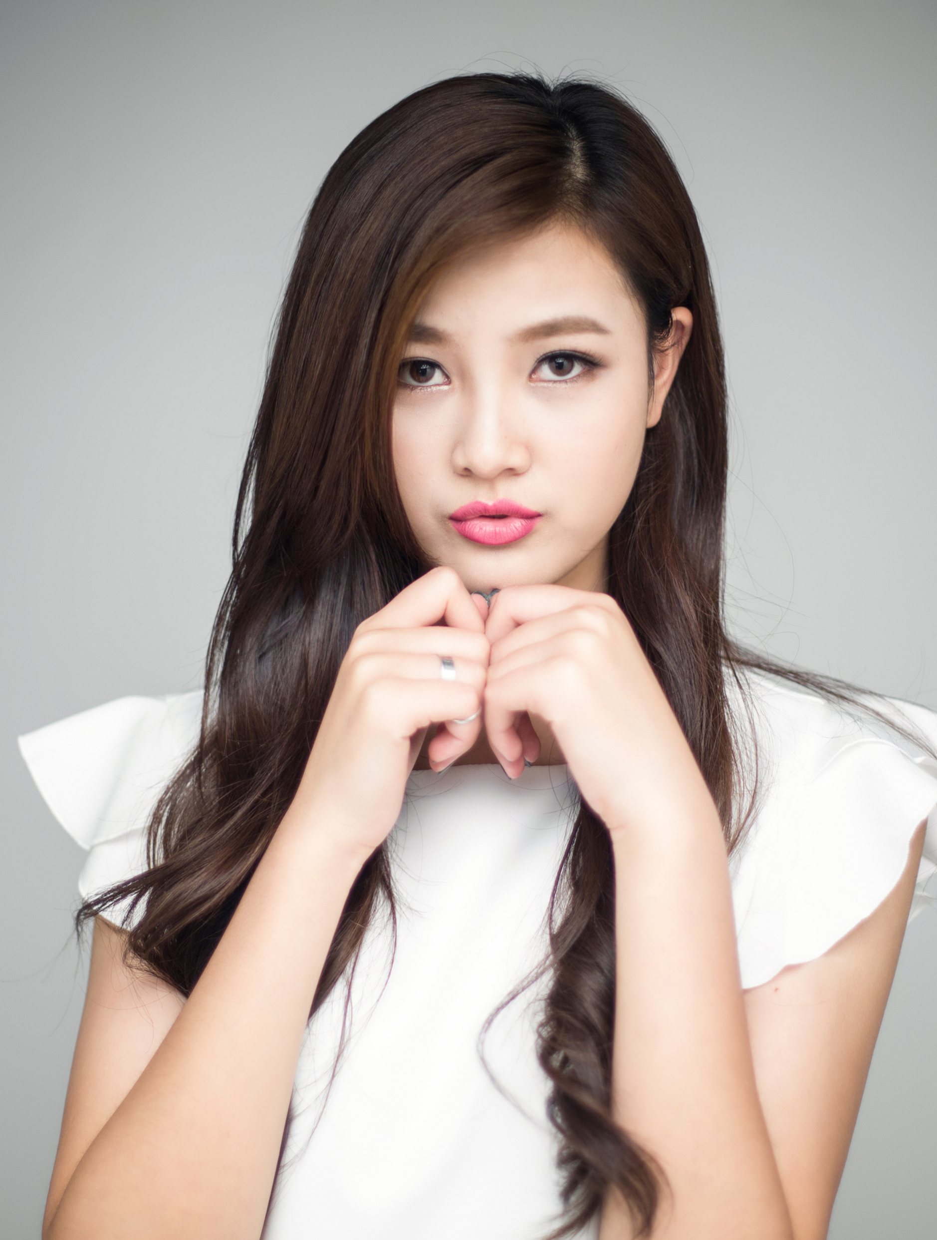 甜美乖巧型的适合结婚,给她拍照拍得最多的女生