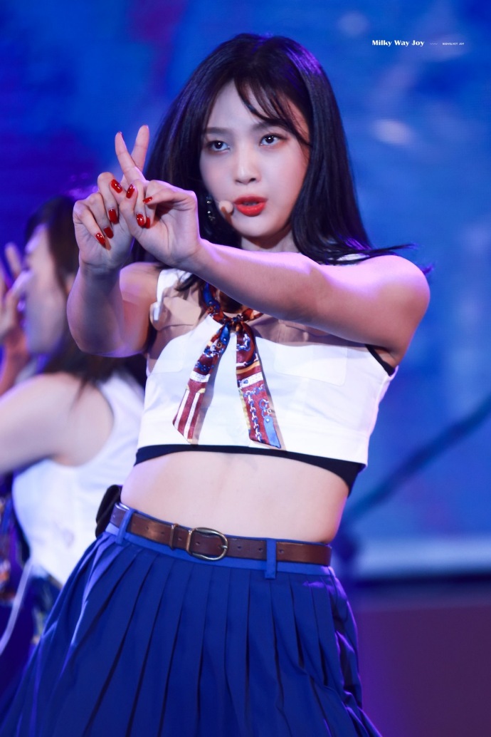 red velvet朴秀荣身穿露脐装"炫腹",性感又少女