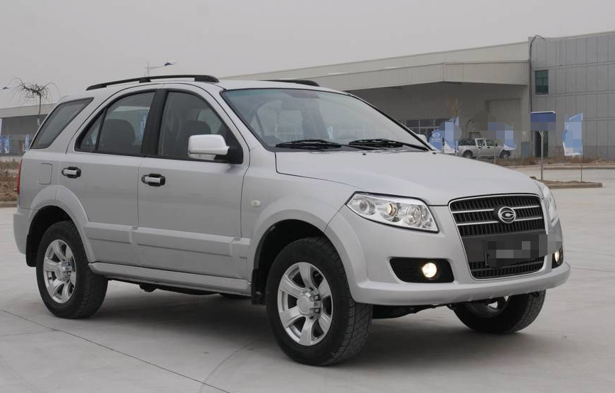 帅豹外形显着沉稳大气,车身看起来极具现代感,气场非常足