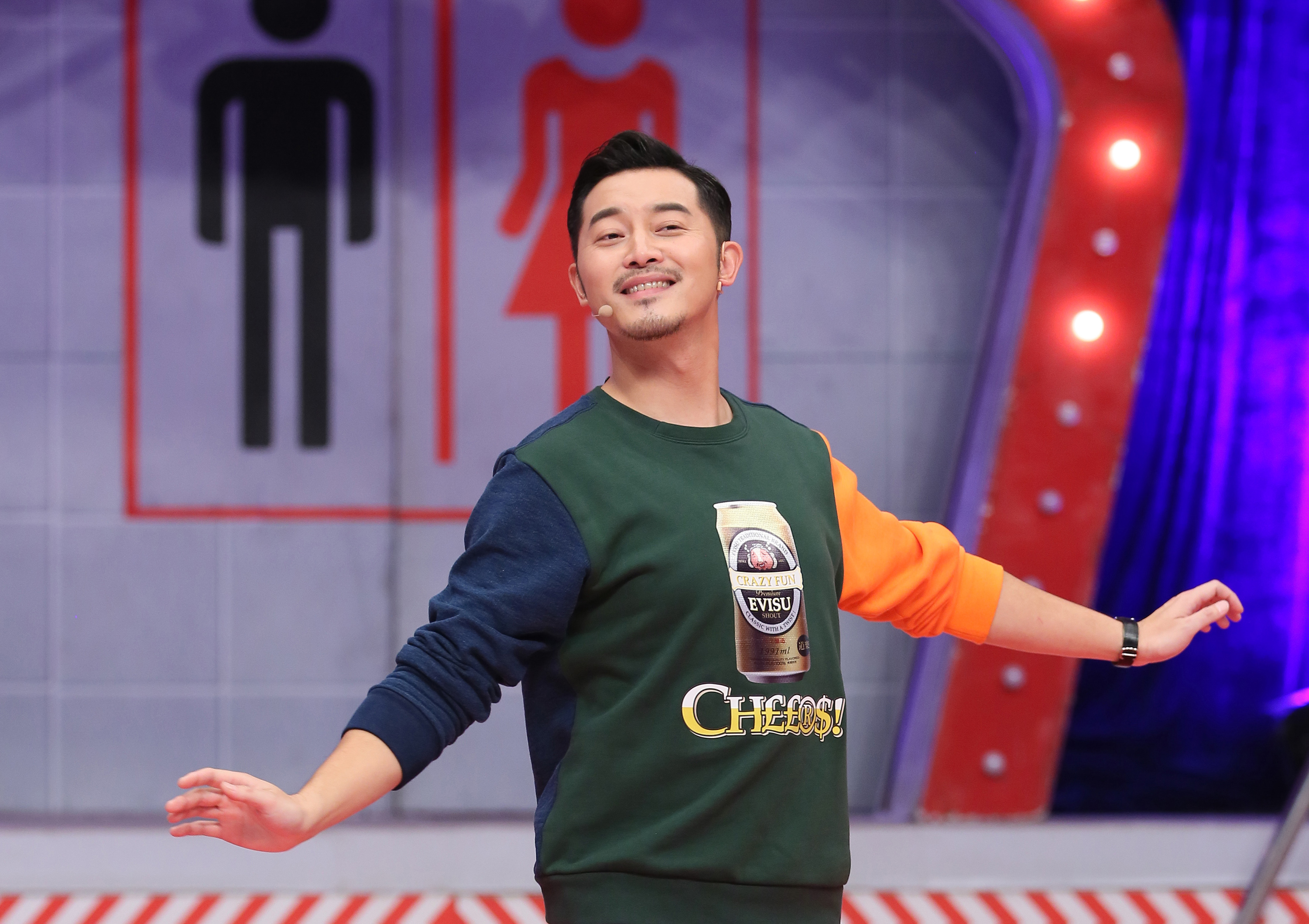 有一回沙溢带着儿子小鱼儿出去玩,回来之后胡可就问小鱼儿:"爸爸今天