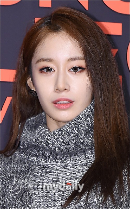 因身体原因香港fm延期 朴智妍亲自传达表示"心情很沉重"