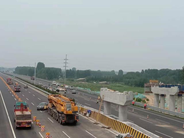 济南大东环项目箱梁成功跨越济广高速 将于2020年底全线通车