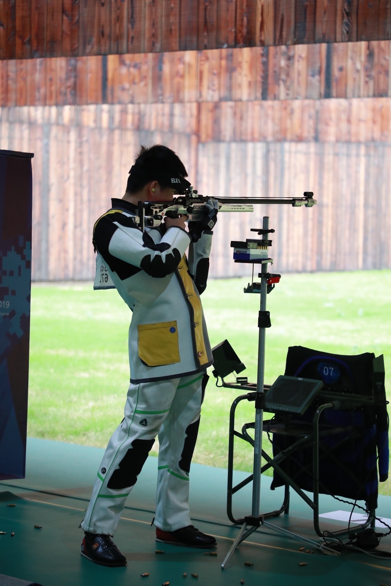 射击——男子300米步枪军事速射个人赛:中国选手包揽冠亚军