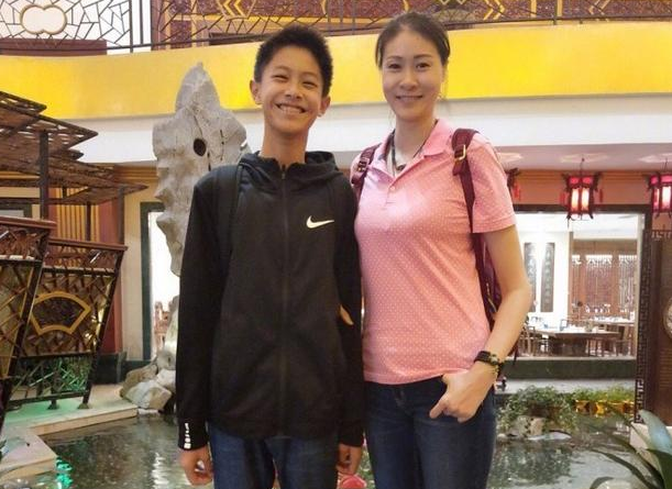 女排球员赵蕊蕊现状:38岁长相越来越美,13岁外甥已1米86!