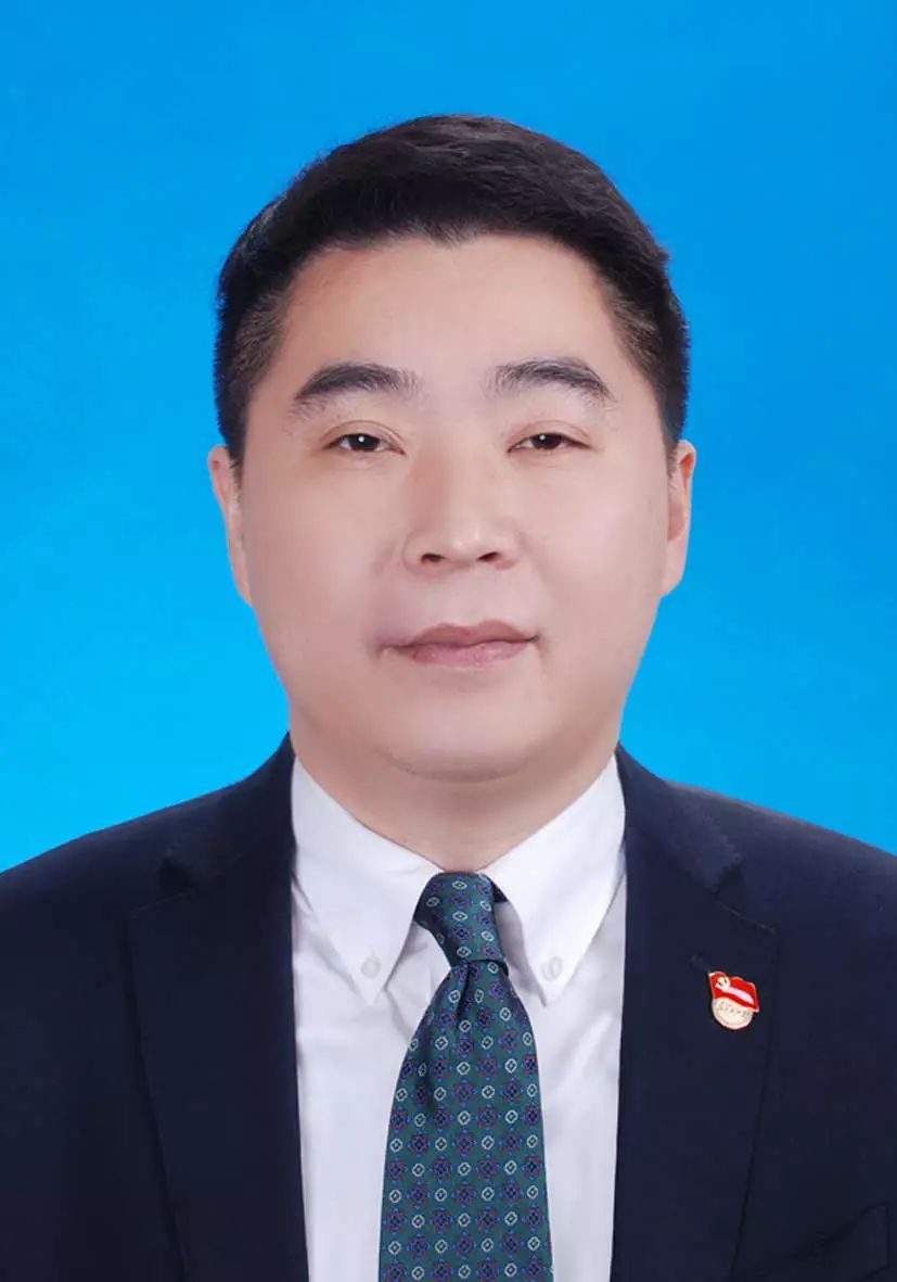 李万勇,男,汉族,中共党员,1975年1月生,在职大学学历,现任东兴区政府