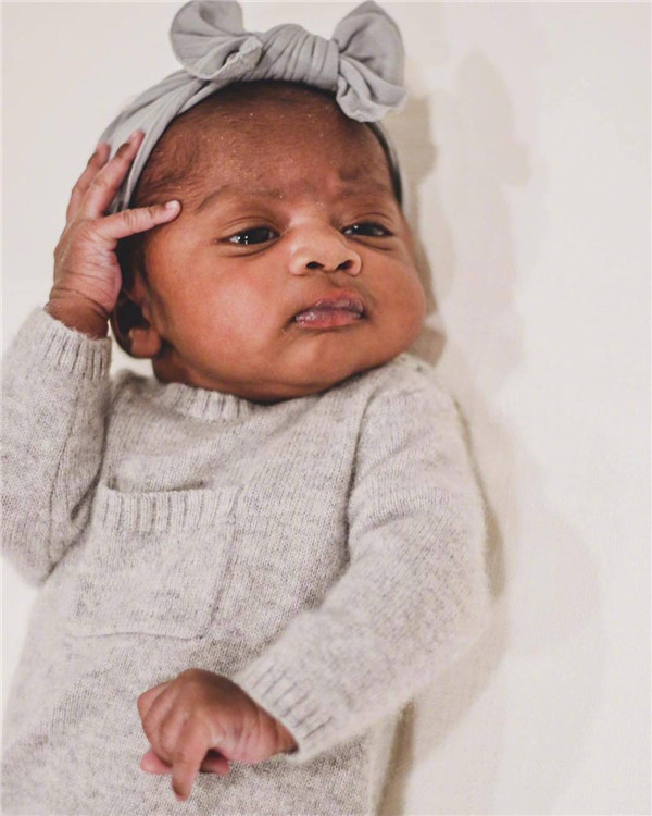 韦德女儿"小詹姆斯",最新可爱照片,还受好莱坞女星宠爱